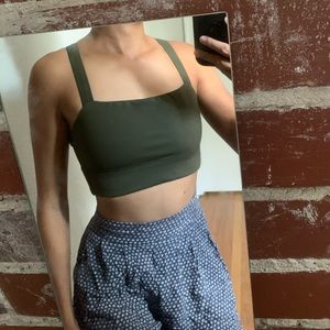 Everlane Perform crop top